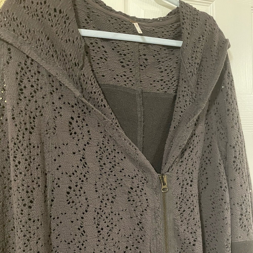 Free People Brown Knit Cardigan Sz Medium but oversized Ptp 25” length 31” - Picture 2 of 6
